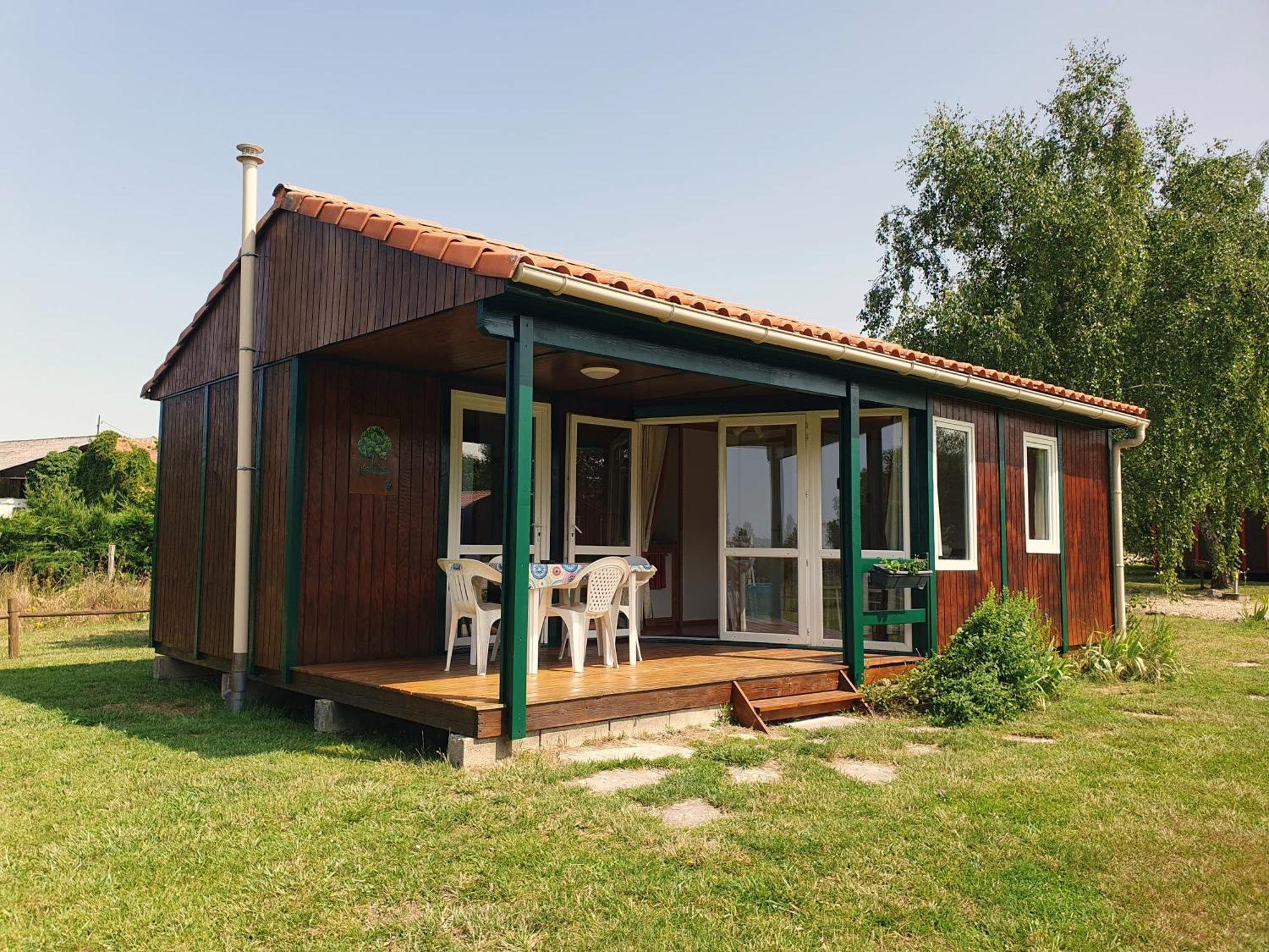 Les Chalets Du Quignon Autry-le-Chatel Exteriér fotografie