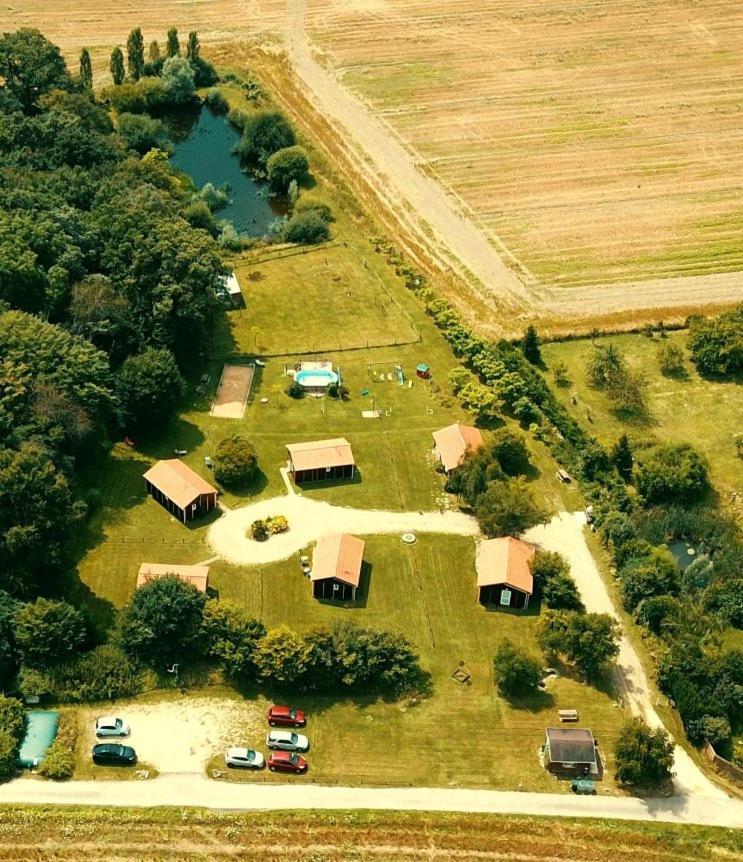 Les Chalets Du Quignon Autry-le-Chatel Exteriér fotografie